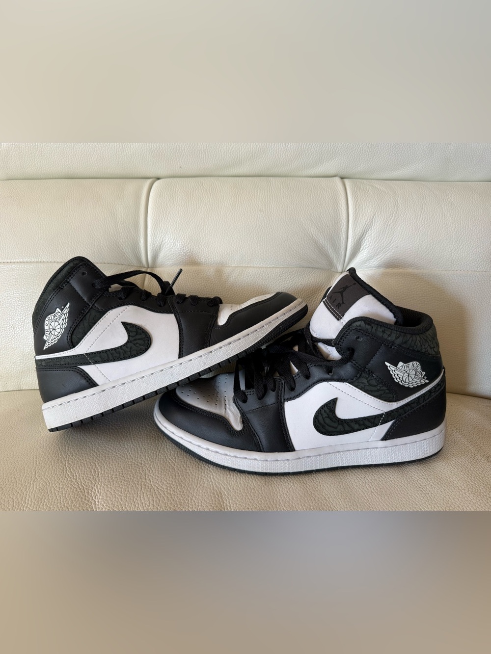 Jordan 1 Mid SE Panda Elephant size 9M/10.5W